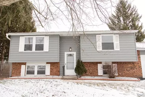 4995 Windgate Rd, Clay, NY 13088