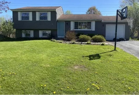 8082 Pickett Ln, Cicero, NY 13039