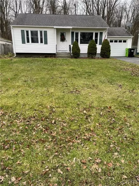 108 Oakley Dr, Syracuse, NY 13212