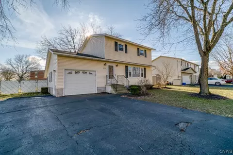 4784 Glencrest Ave, Clay, NY 13088