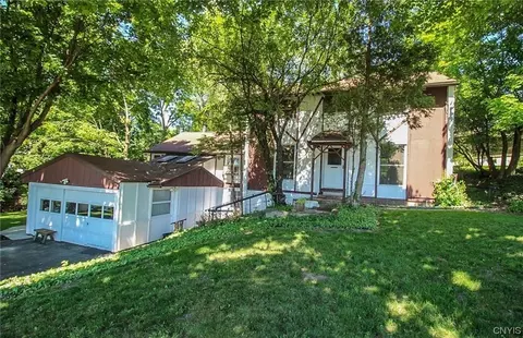 94 Prospect St, Auburn, NY 13021