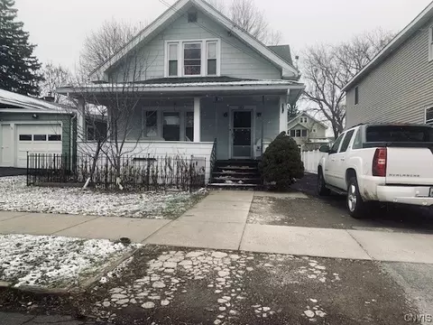 105 Chatham Pl, Syracuse, NY 13208