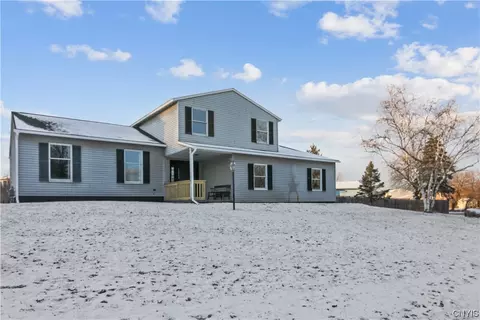 4784 New Hope S, Clay, NY 13090