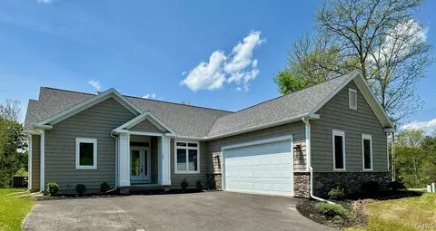 100 Edwards Falls Ln, Manlius, NY 13104