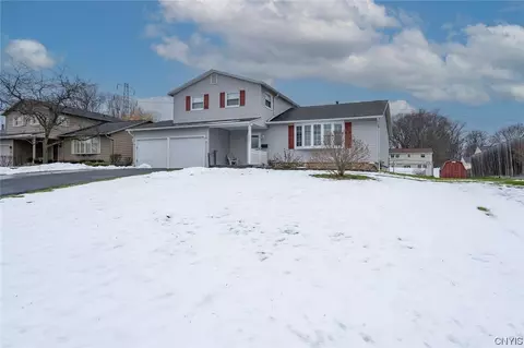 6897 Thomas Dr, Salina, NY 13088