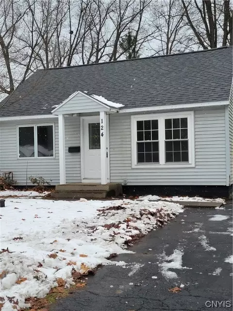 124 Ford Dr, North Syracuse, NY 13212