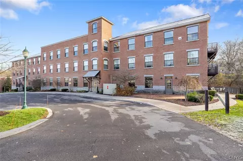28 Maple St #201, Marcellus, NY 13108
