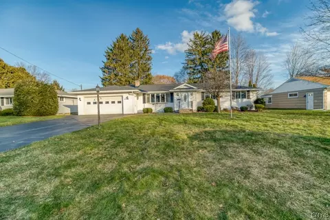 304 Sandra Dr, Salina, NY 13212