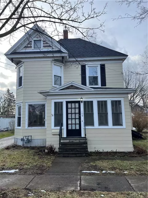 108 Osborne St, Minoa, NY 13116