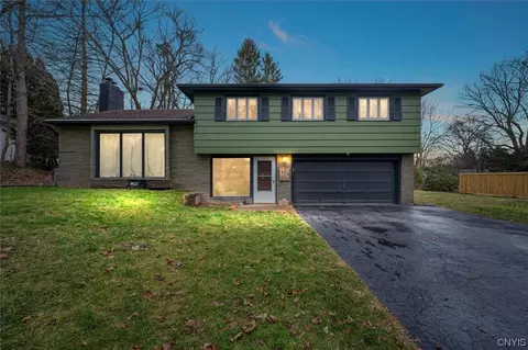 40 Charmwood Rd, Pittsford, NY 14534