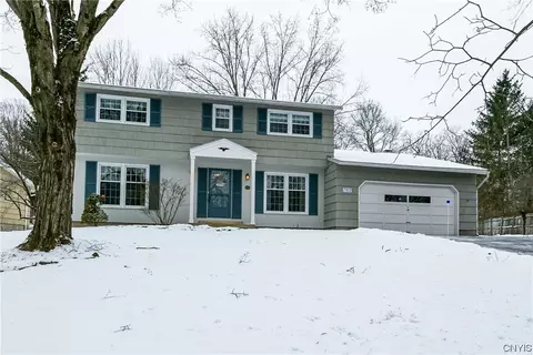 7812 Heritage Cir, Manlius, NY 13104