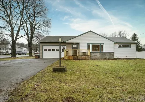 6 Harts Hill Pkwy, Whitestown, NY 13492