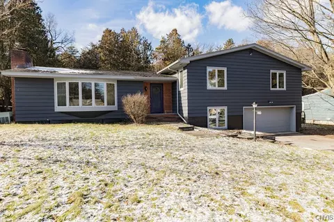 305 Edwards Dr, Fayetteville, NY 13066