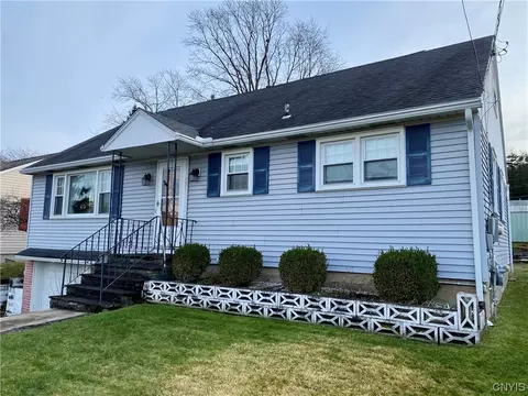 305 Bacon St, Geddes, NY 13209