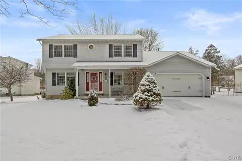 100 Casterbridge Ln, Lysander, NY 13027