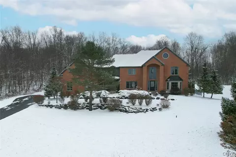 8508 Lamp Post Cir, Manlius, NY 13104
