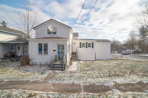 221 E 9th St, Oswego, NY 13126