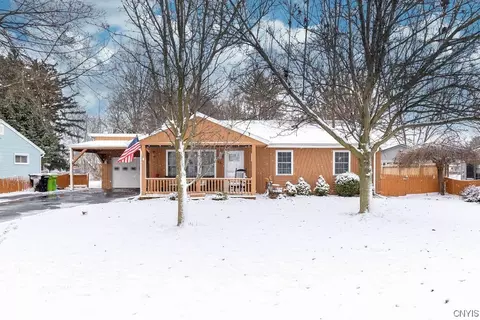 447 S Bay Rd, Syracuse, NY 13212