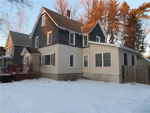 8 York St, Cortland, NY 13045