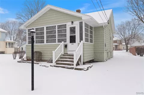 311 Sayles St, Oneida, NY 13421