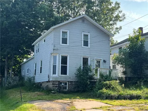 404 Cayuga St, Fulton, NY 13069