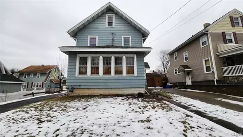 364 Willumae Dr, Syracuse, NY 13208