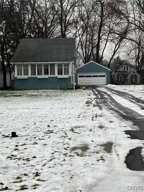 307 Brookfield Rd, Salina, NY 13211
