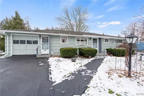6098 Kenneth Dr, Syracuse, NY 13212