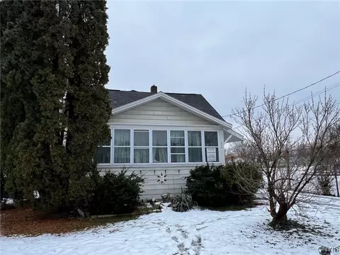 209 Brookfield Rd, Salina, NY 13211