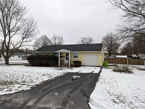 414 E Molloy Rd, Salina, NY 13211