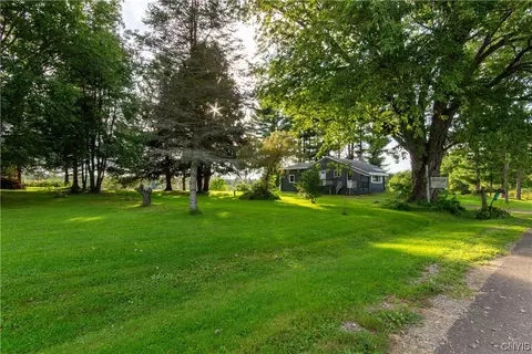 19 Perry Dr, Parish, NY 13131