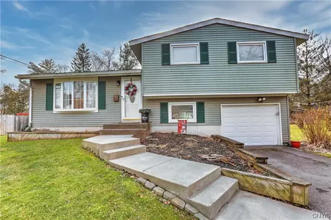 8 Finch Path, Clay, NY 13090
