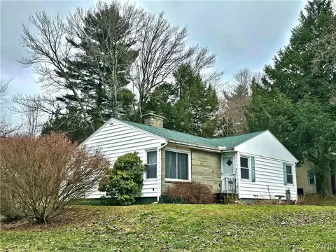 26 Brown St, Lysander, NY 13027