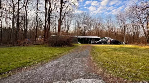 10337 Short Cut Rd, Cato, NY 13166