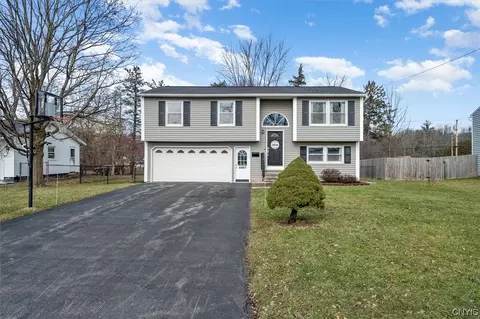 4967 Driftwood Dr, Salina, NY 13088