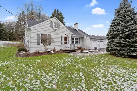 512 N Orchard Rd, Geddes, NY 13209
