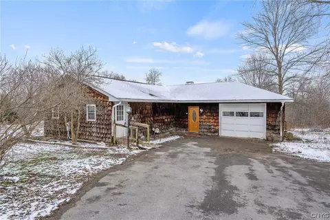 120 Kingdom Rd, Volney, NY 13126