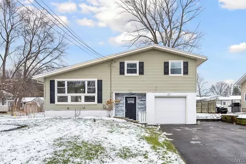 7214 Rosewood Cir, Syracuse, NY 13212