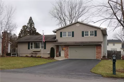 4899 Yeaworth Ln, Manlius, NY 13104