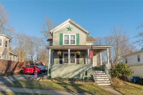16 Walnut St, Lysander, NY 13027