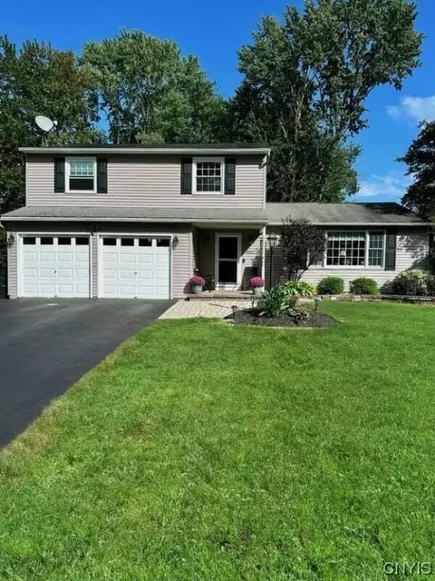 8032 Ginger Rd, Clay, NY 13090