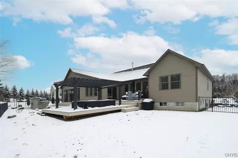 Exterior - 6150 Waterloo Rd, Jamesville, NY 13078 photo 6 of 11