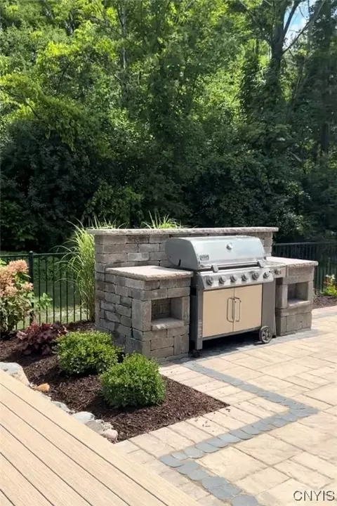 Exterior - 6150 Waterloo Rd, Jamesville, NY 13078 photo 9 of 11