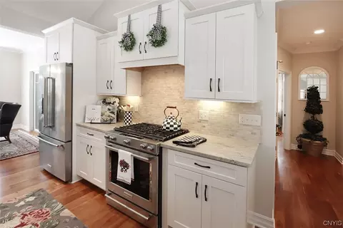 Kitchen - 6150 Waterloo Rd, Jamesville, NY 13078 photo 4 of 6