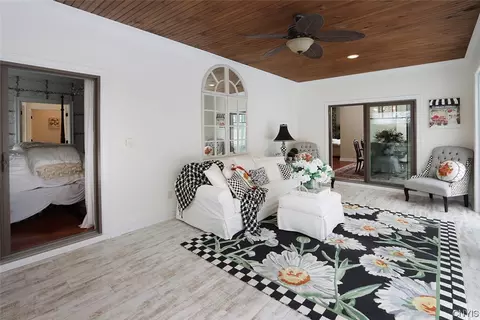 Living - 6150 Waterloo Rd, Jamesville, NY 13078 photo 6 of 10