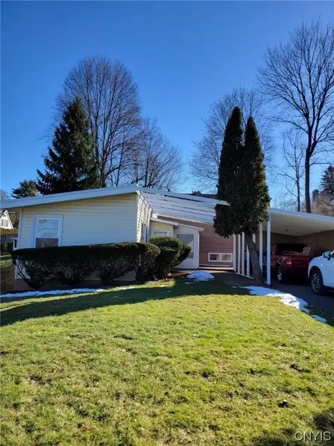 2631 Oneida St, Utica, NY 13501