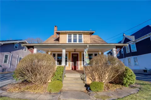 Exterior - 557 Main St, Oneida, NY 13421 photo 2 of 11