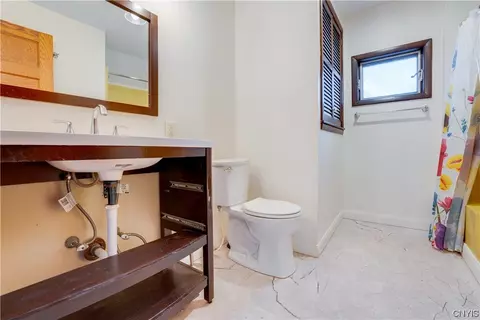 Bath - 557 Main St, Oneida, NY 13421 photo 2 of 3