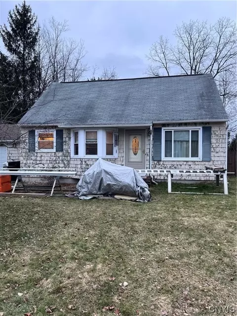 132 Crystal Dr, Syracuse, NY 13212