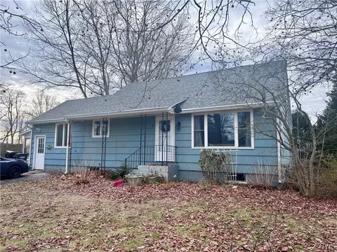 7 Artillery Ln, Lysander, NY 13027
